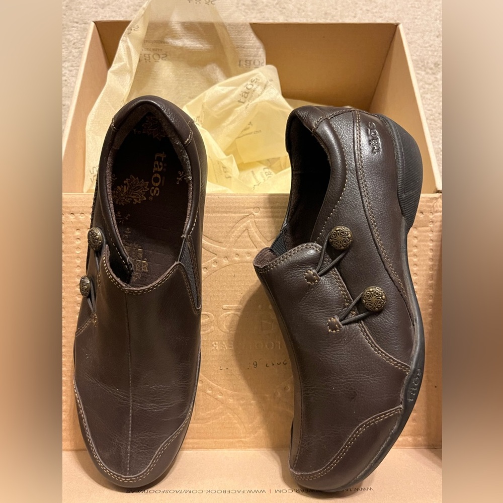 Taos loafers, excellent shape. Size 7 1/2 medium. Never worn out of the house.